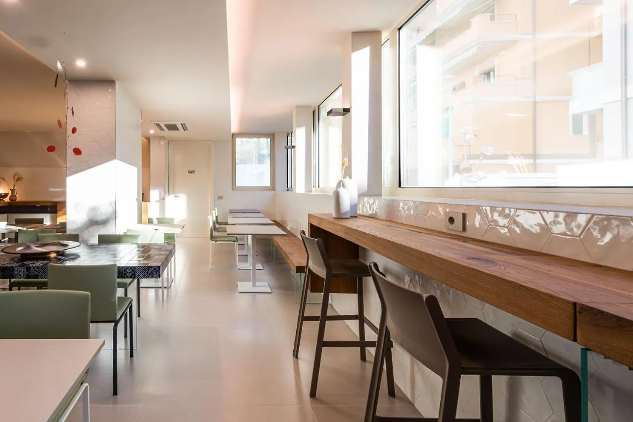 Open Hotel Римини